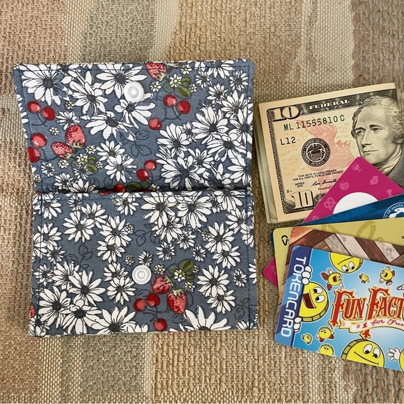 Stylish Snap Card Wallet/Business Card/Gift Card Holder made with Cotton Fabric - Picture 2 of 5